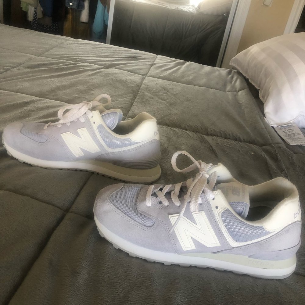 New Balance Classics 574, Women’s 7.5, Violet Haze/White